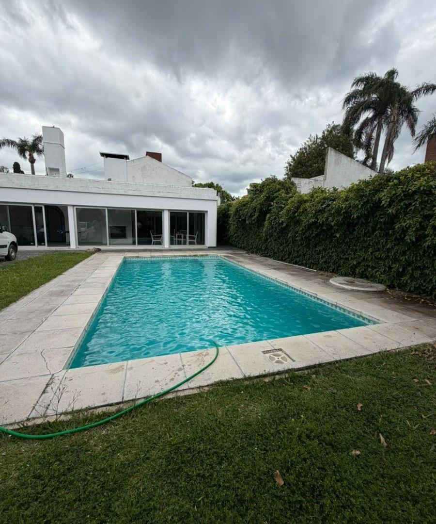 Foto de IMPERDIBLE CASA DE CATEGORÍA EN GUADALUPE | 3 DORMITORIOS Y PATIO A 100, imagen 1