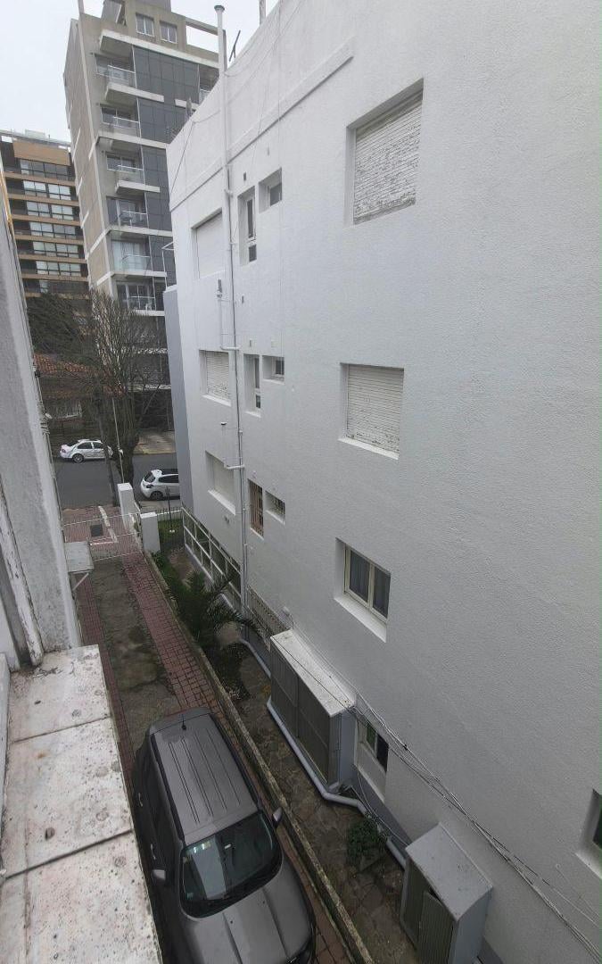 Foto de Oportunidad!! A reciclar! Depto 3 amb. Playa Grande!!, imagen 2
