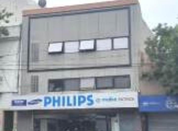 LOCAL  8,66 X 45 .EXCELENTE LOCAL COMERCIAL 700 m2 SIN COLUM