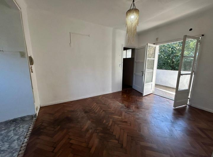 3 AMBIENTES CON BALCON ,2º PISO X ESCALERA. 62 M2.TOTALES 4