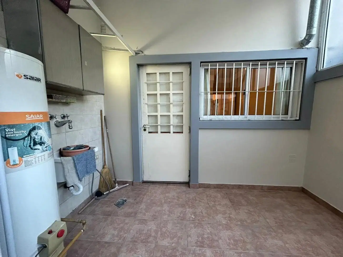 TRIPLEX 151 M2. 3 PLANTAS . 3 BAÑOS . COCHERA 4.9 X 2.5 4