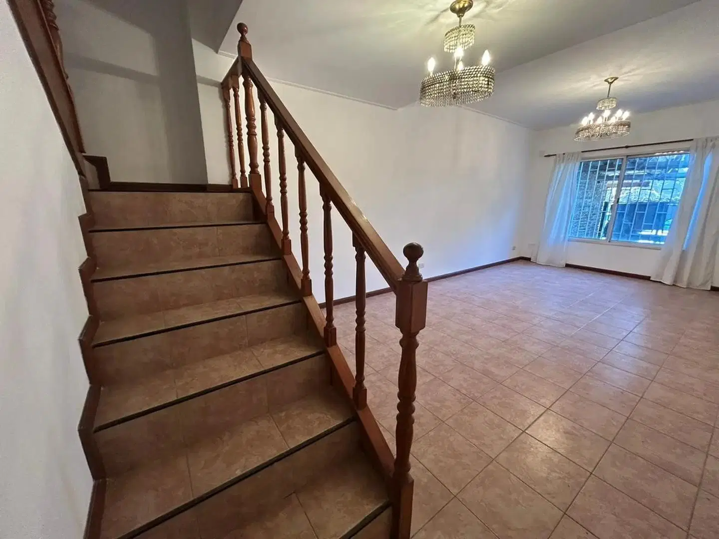 TRIPLEX 151 M2. 3 PLANTAS . 3 BAÑOS . COCHERA 4.9 X 2.5 2