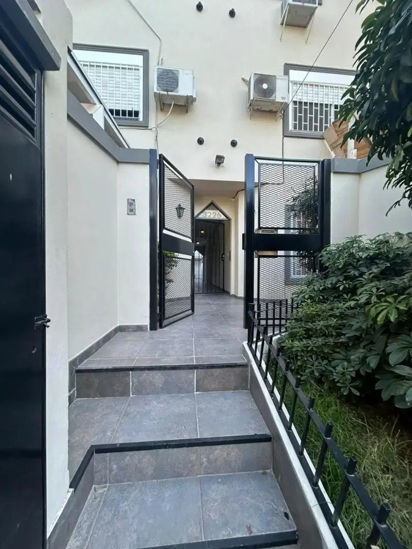 TRIPLEX 151 M2. 3 PLANTAS . 3 BAÑOS . COCHERA 4.9 X 2.5 3