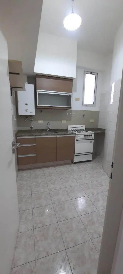 P.H 3 AMBIENTES 1º PISO X ESCALERA A LA CALLE , BALCÓN 4 X 1 5