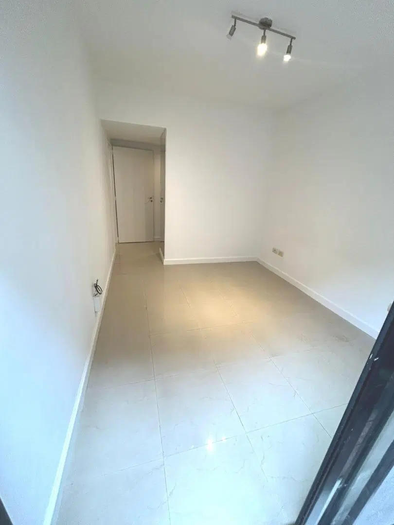 3 AMBIENTES 2 BAÑOS COMPLETOS. PATIO 8 X 4 CON PARRILLA 4