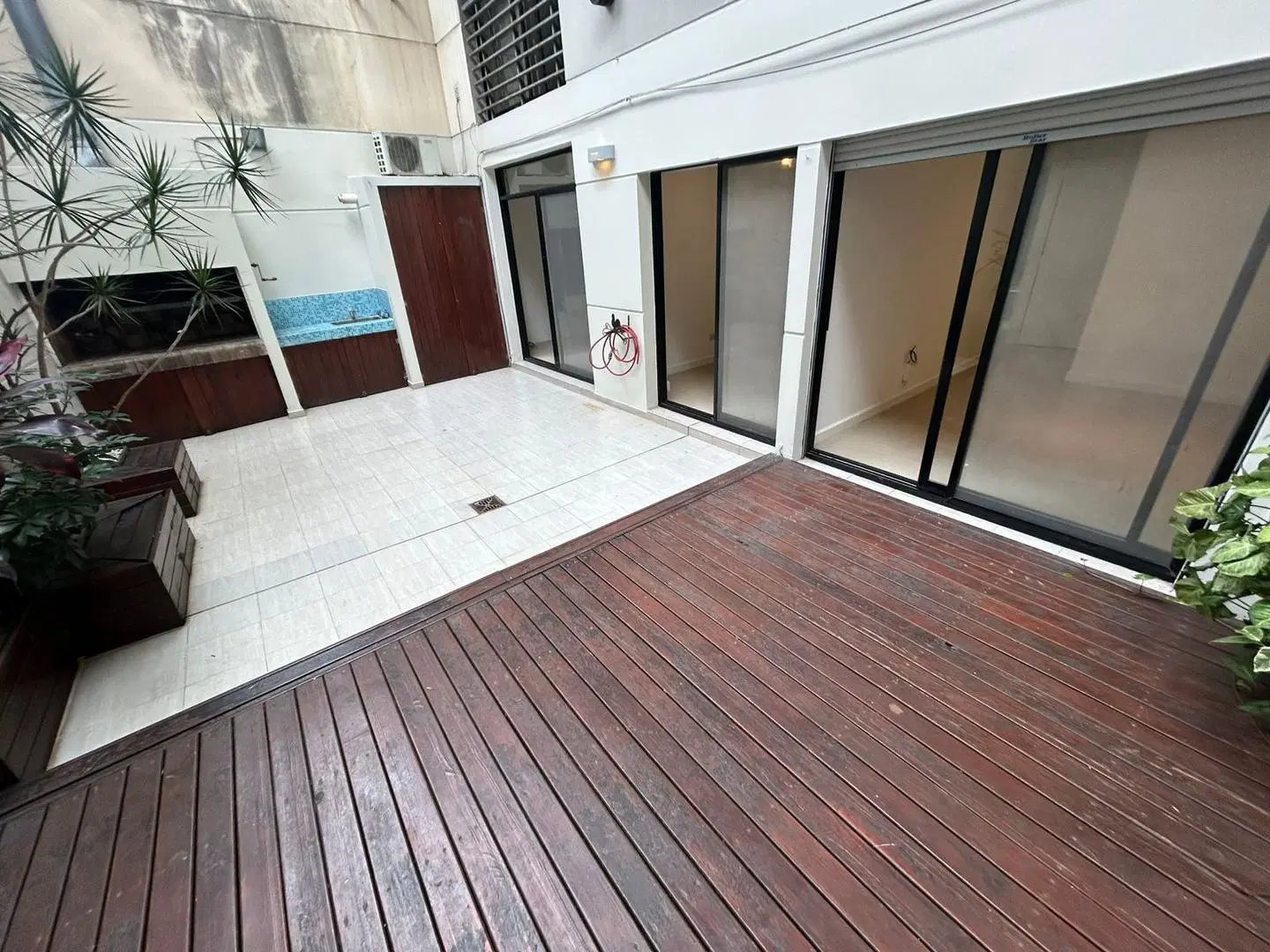 3 AMBIENTES 2 BAÑOS COMPLETOS. PATIO 8 X 4 CON PARRILLA 3