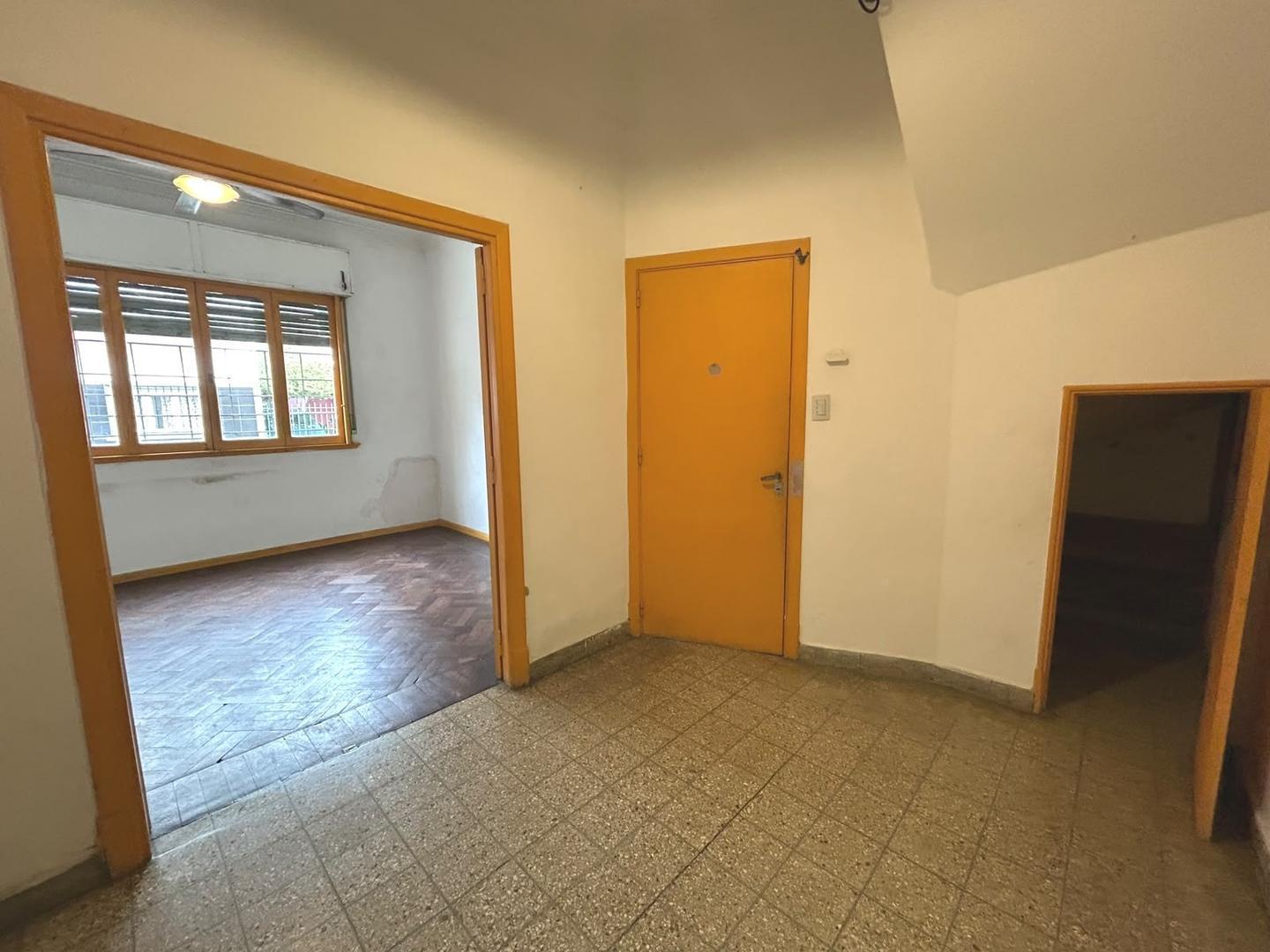 Foto de P.H 4 AMBIENTES 2 BAÑOS GARAGE 6.2 X 2.5 . PATIO 8X3 -T/ 132, imagen 4
