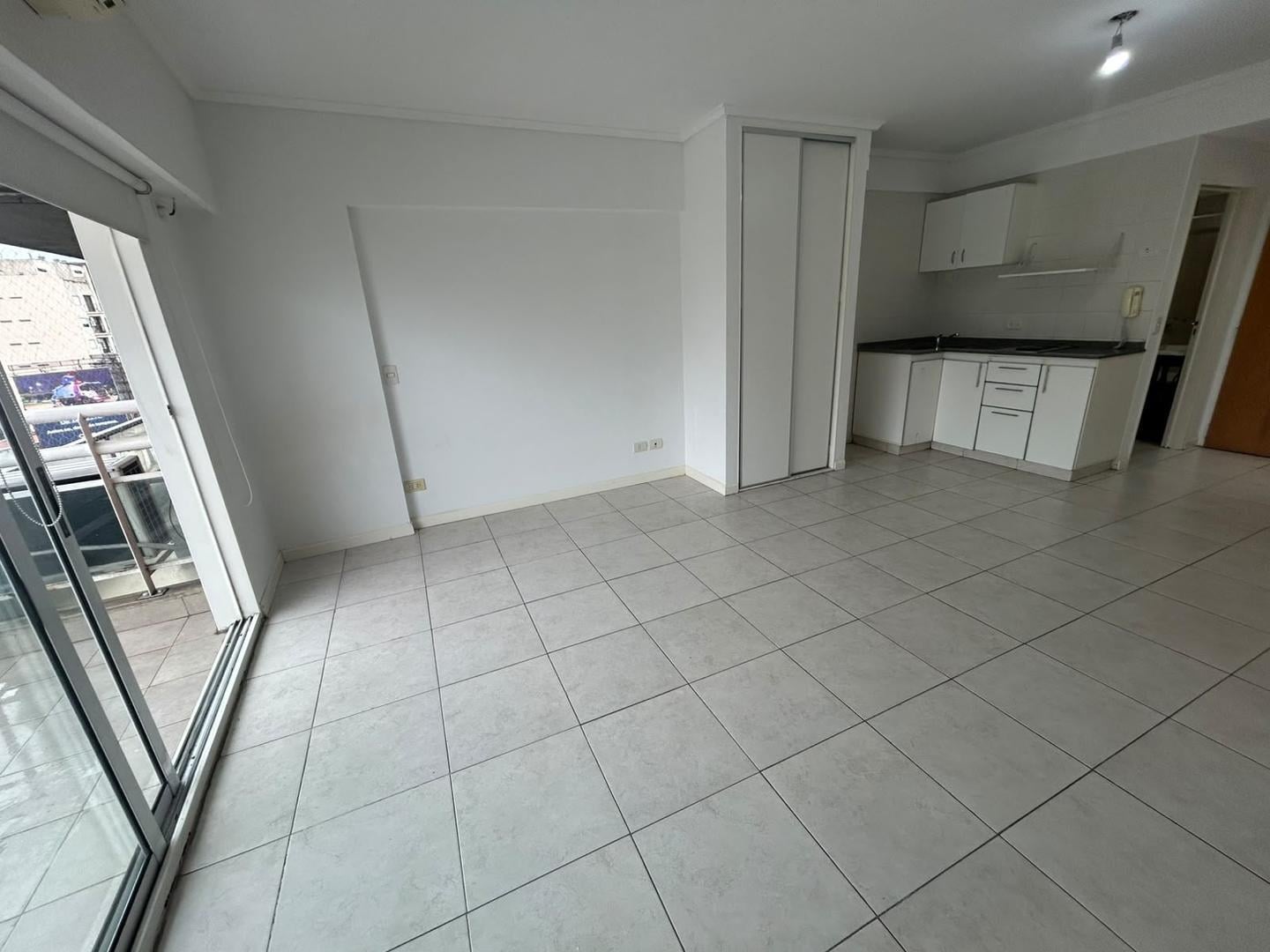 Foto de 1 AMB 32 M2 15 AÑOS .7º PISO A LA CALLE APTO PROFESIONAL, imagen 2