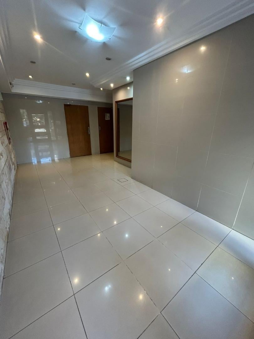 Foto de 1 AMB 32 M2 15 AÑOS .7º PISO A LA CALLE APTO PROFESIONAL, imagen 4