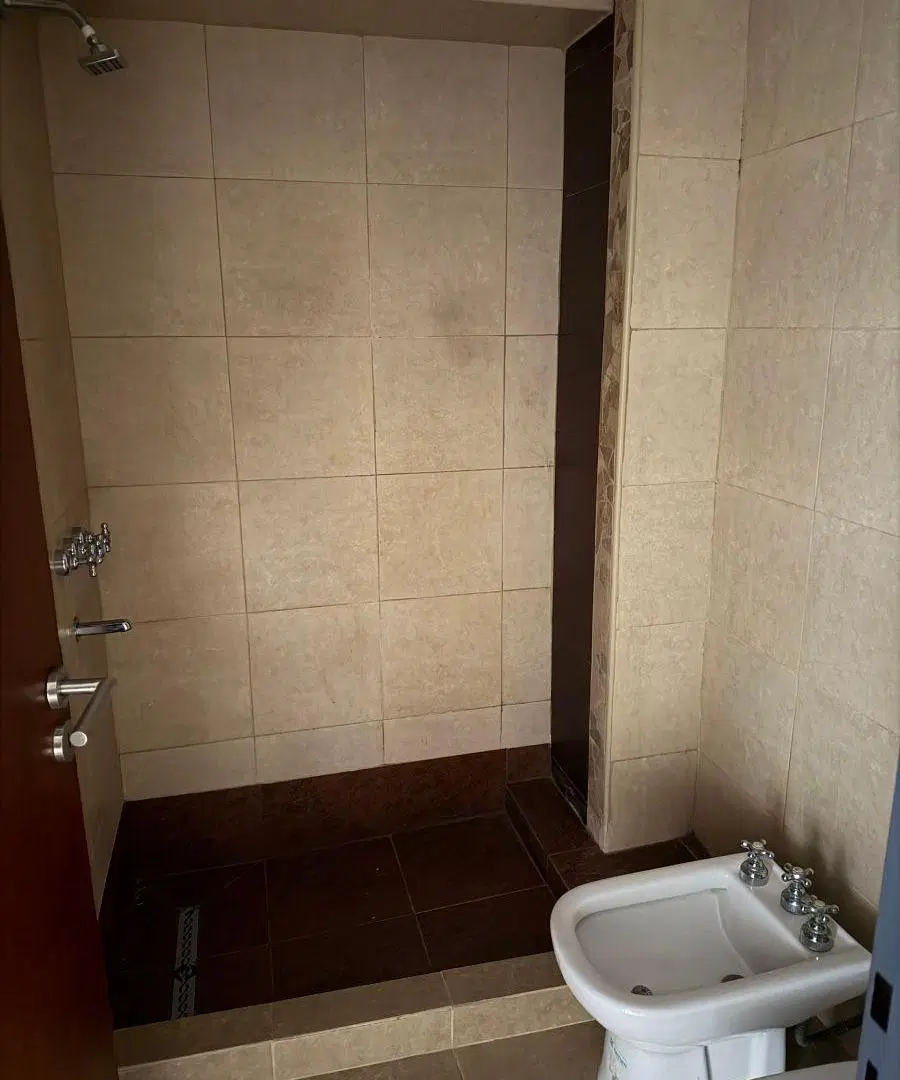 VENDO AMPLIO DEPARTAMENTO DE 2 DORMITORIOS EN BARRIO SUR 4