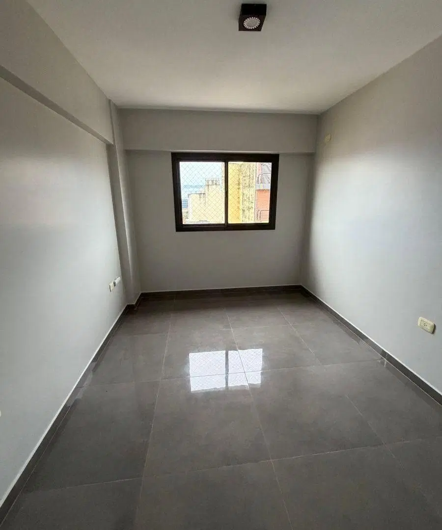 VENDO AMPLIO DEPARTAMENTO DE 2 DORMITORIOS EN BARRIO SUR 5