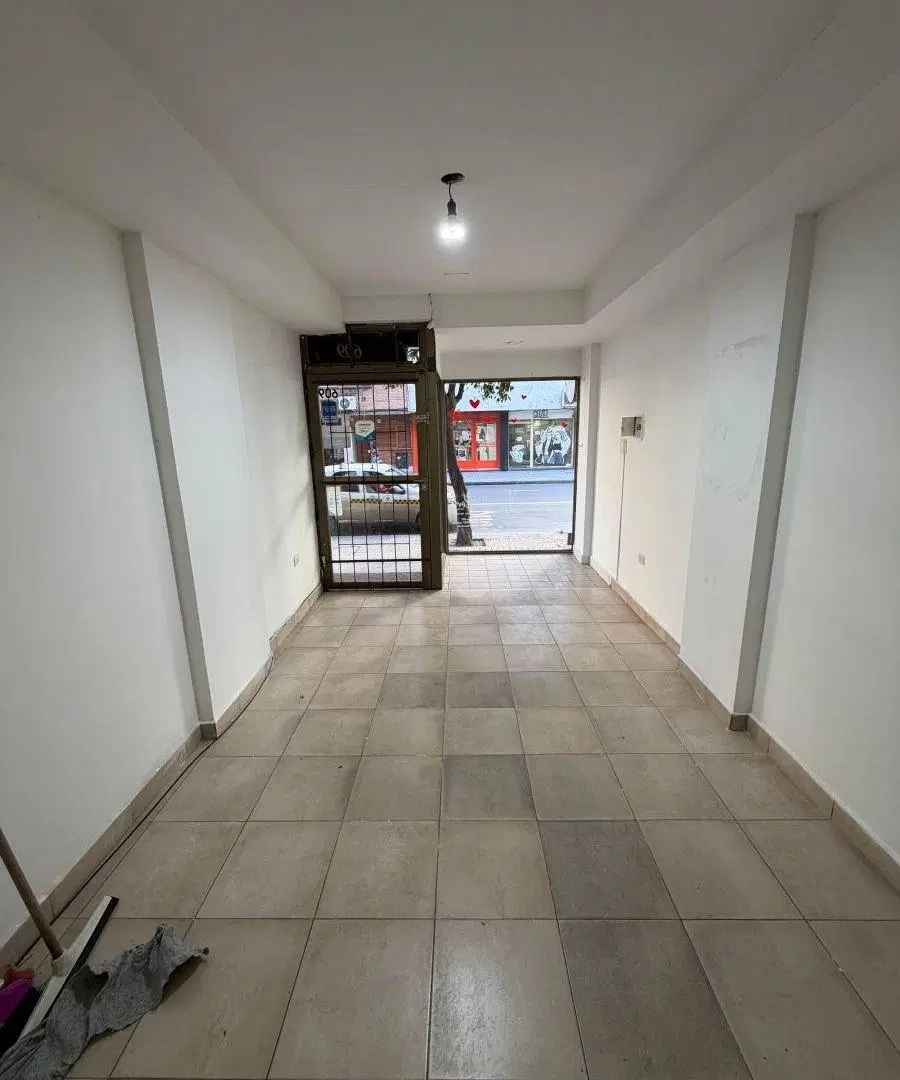 ALQUILO LOCAL COMERCIAL EN BARRIO NORTE 3