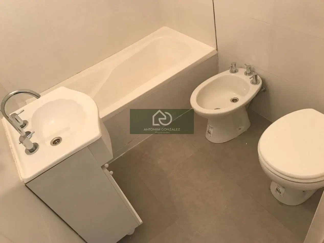 Departamento 2 Ambientes al Frente en Escalada 120 | Balcon Propio | Terraza y Laundry 4