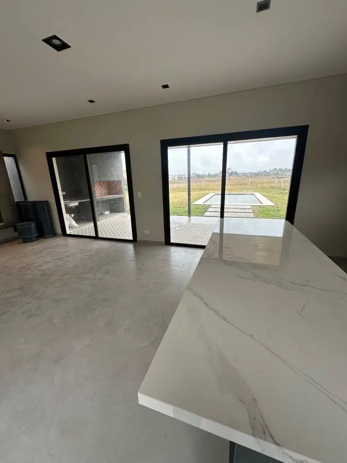 Venta casa 4 ambientes barrio cerrado lujan 2