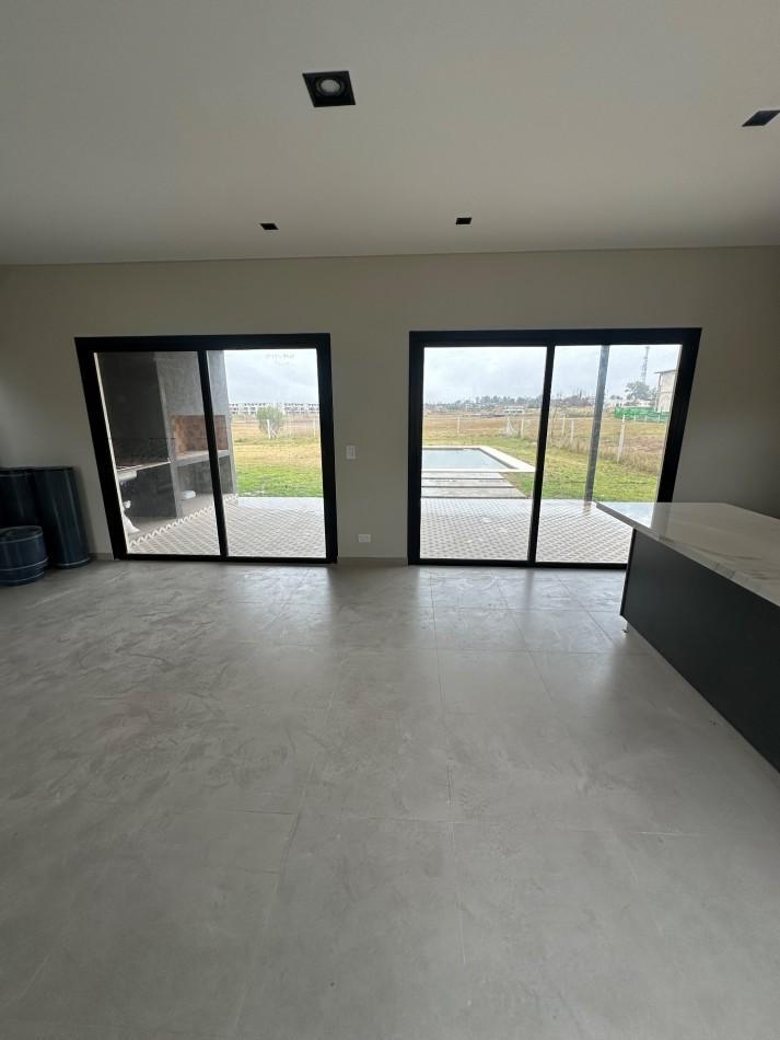 Foto de Venta casa 4 ambientes barrio cerrado lujan, imagen 1