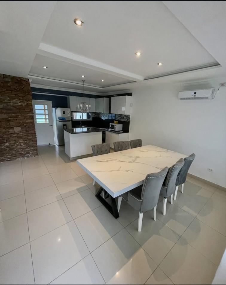 Foto de Casa 4 ambientes, cochera parrilay pileta en Padua., imagen 3