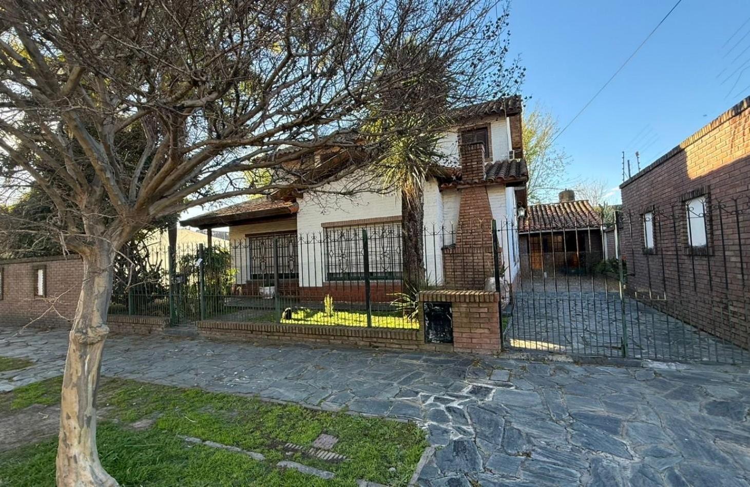 Foto de Casa 6 ambientes con parque y pileta., imagen 3