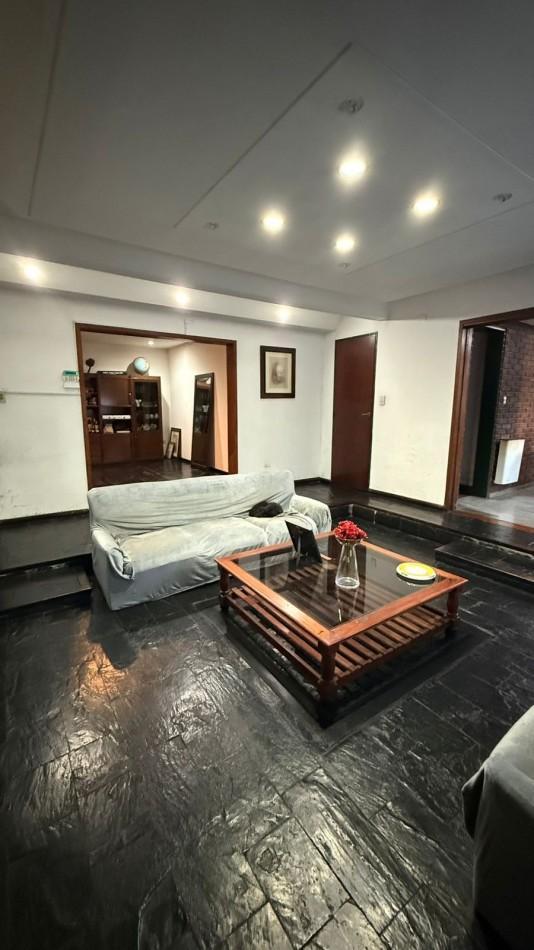 Foto de Casa 6 ambientes con parque y pileta., imagen 1