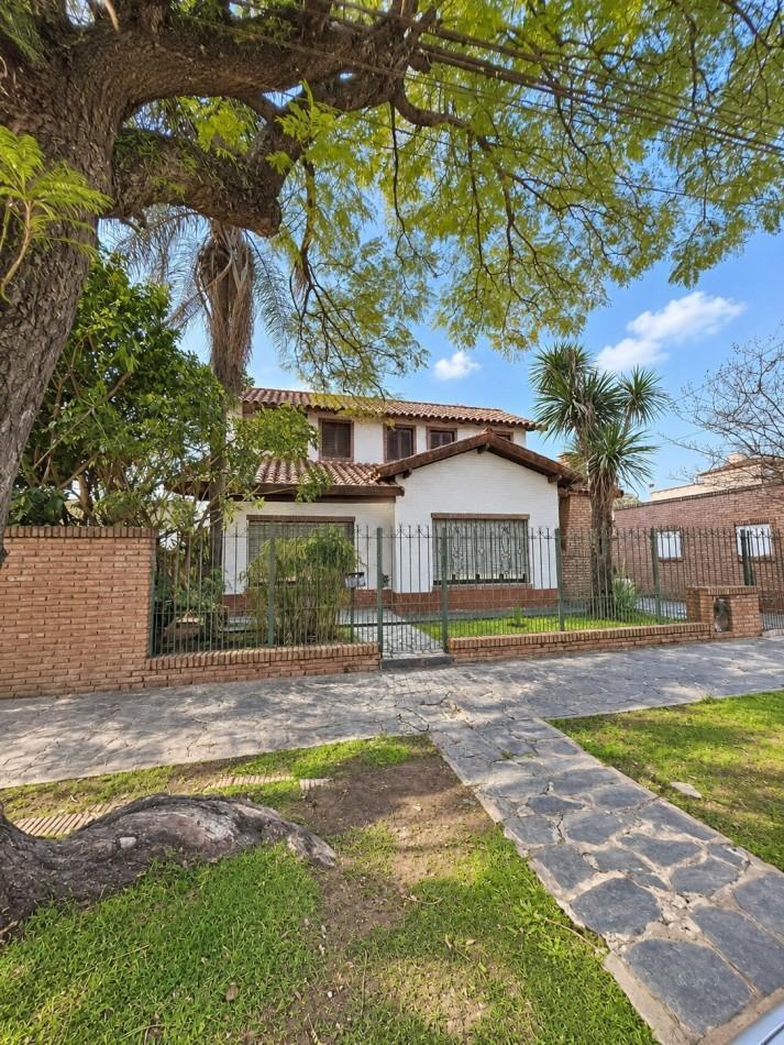 Foto de Casa 6 ambientes con parque y pileta., imagen 2