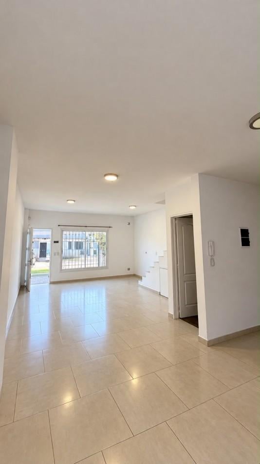 Foto de Apta credito-Duplex 4 ambientes en PH con patio y cochera., imagen 3