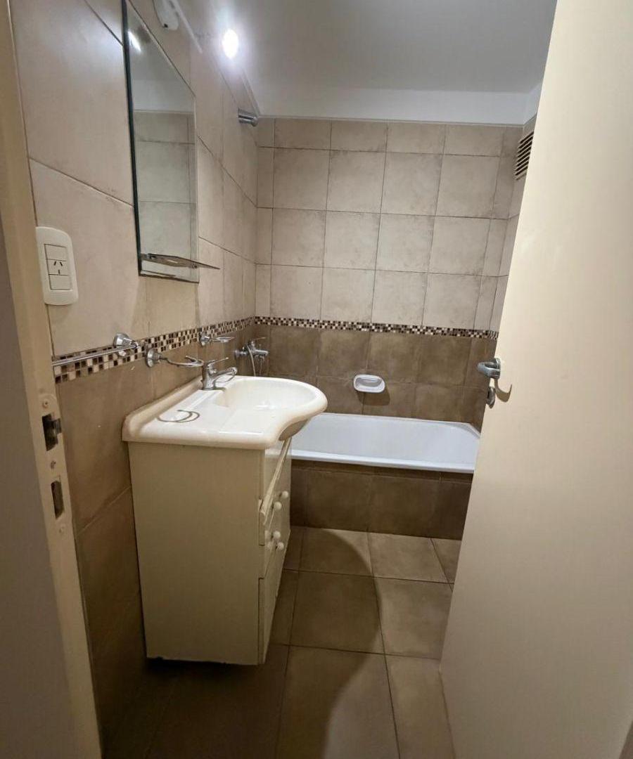 Foto de Departamento Venta 1 ambiente Flores con balcón., imagen 2