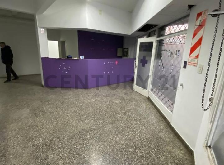 Local en esquina de 100 m² sobre Av. Mosconi – Ramos Mejía 1