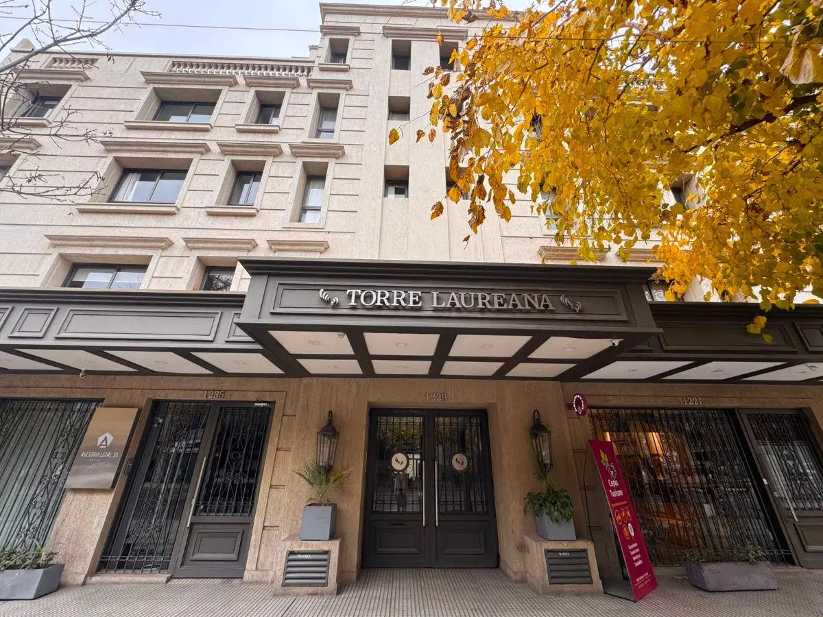 Departamento en venta en Torre Laureana fte a Hyatt y pasos de Av. Sarmiento y Belgrano 5