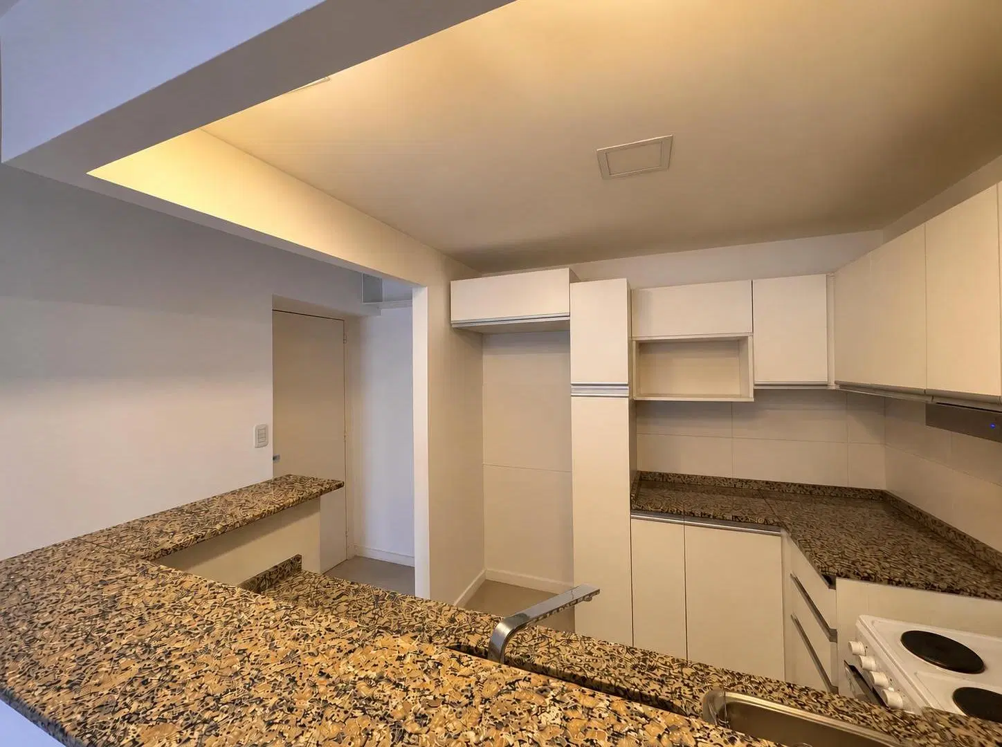 Departamento en venta en Torre Laureana fte a Hyatt y pasos de Av. Sarmiento y Belgrano 8