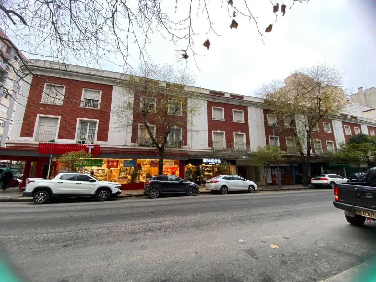DEPARTAMENTO 3 AMBIENTES CON BALCÓN FRANCÉS Y PATIO | ZONA CENTRO 5