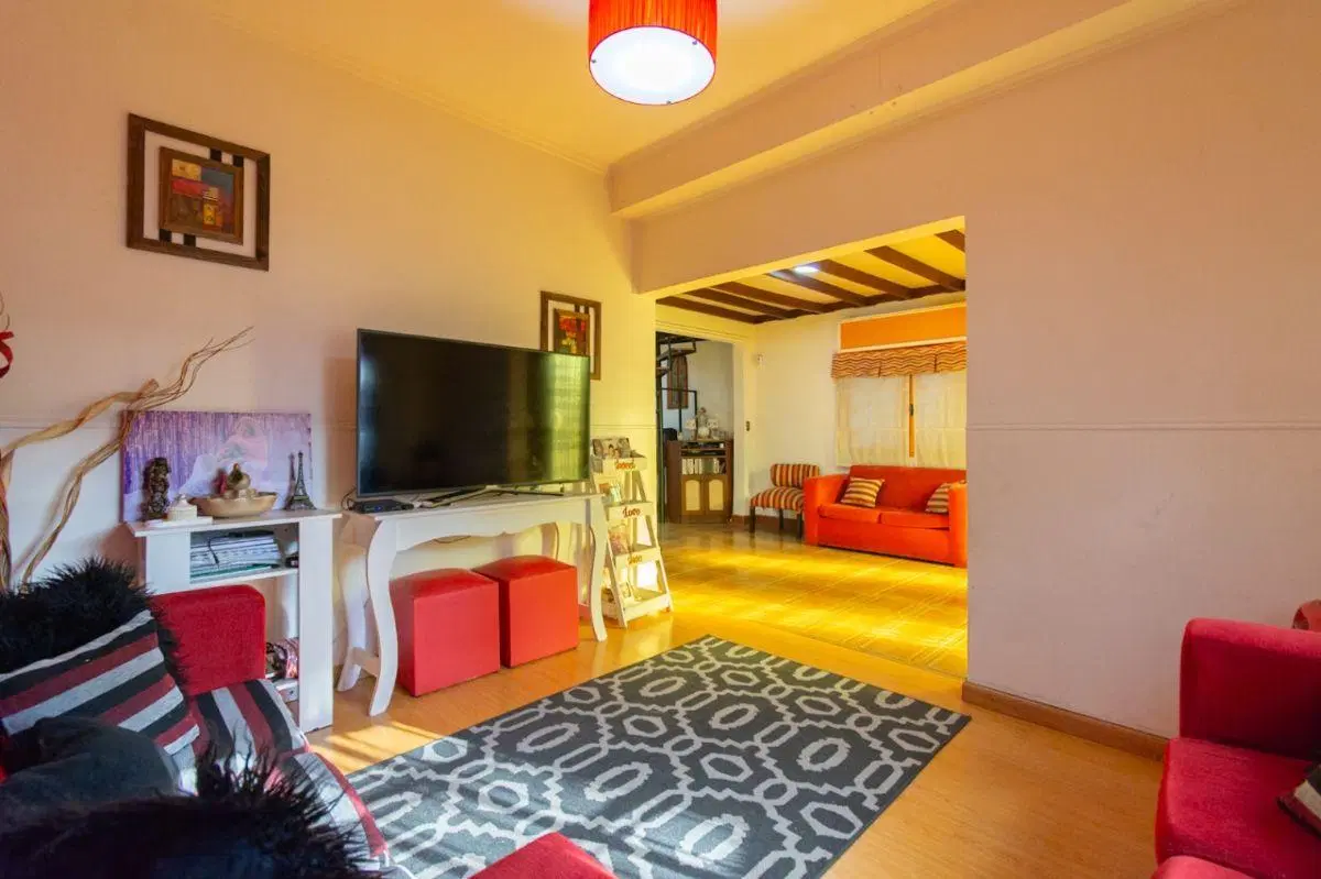 Casa en venta de 3 dormitorios c/ cochera en Isidro Casanova 2