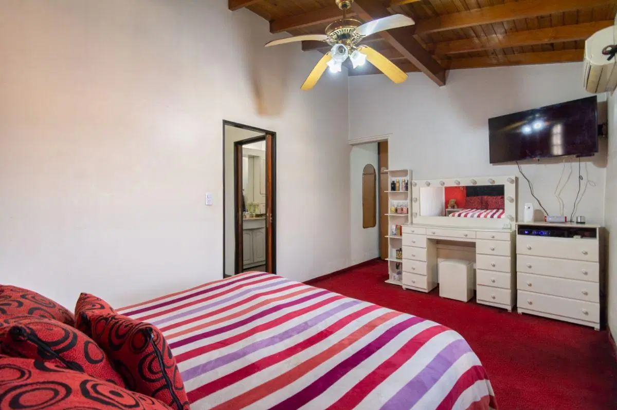 Casa en venta de 3 dormitorios c/ cochera en Isidro Casanova 5