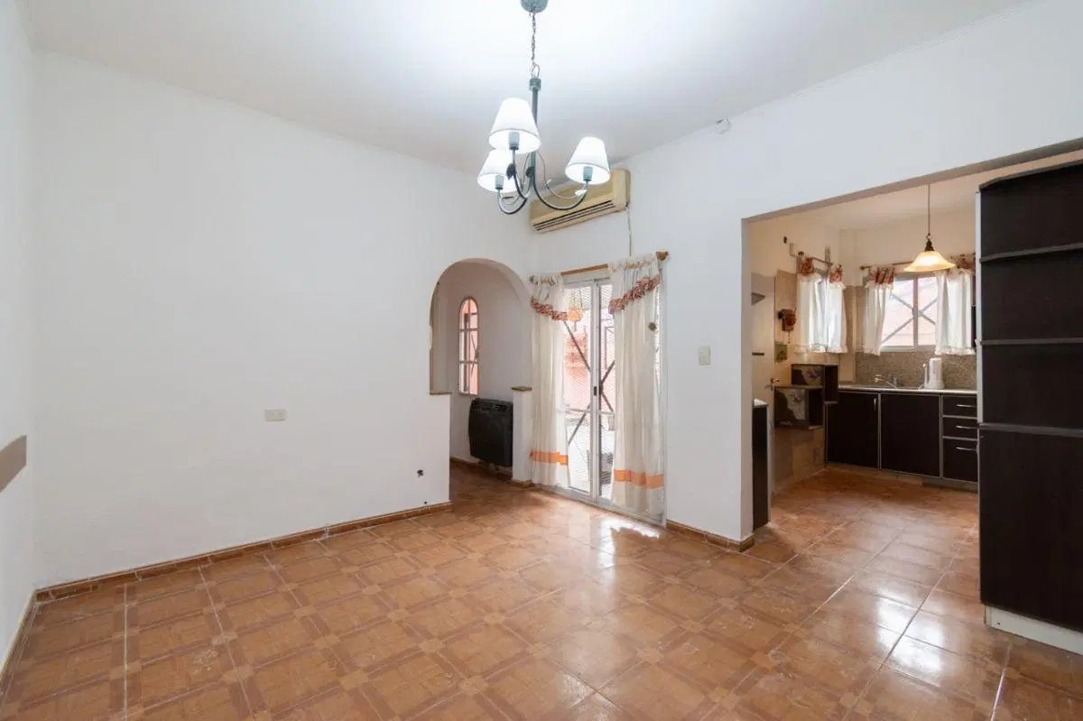 Casa en alquiler de 1 dormitorio en Castelar 5