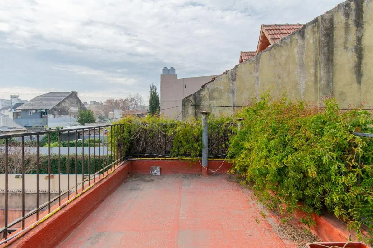 Casa en alquiler de 1 dormitorio en Castelar 1