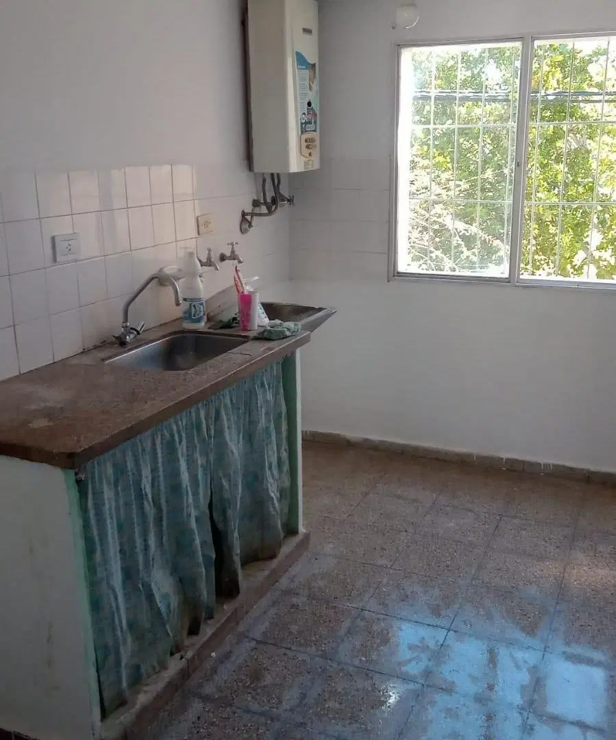 ALQUILO DTO. DOS DORMITORIOS-CELSO BARRIO 2900- A 300 MTS. (EASY-CARREFOUR) 4