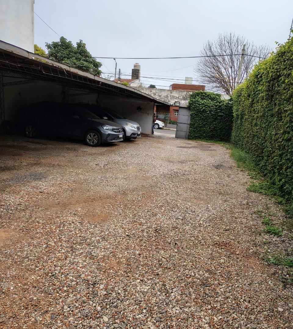 Foto de VENDO LOTE CON COCHERAS FUNCIONANDO BARRIO MAIPU, imagen 4