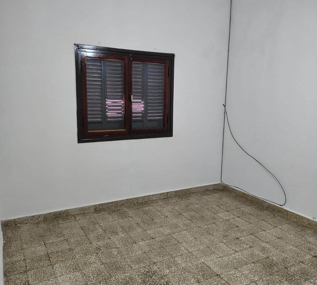 Foto de ALQUILO CASA DOS DORMITORIOS CON GARAJE BARRIO MAIPU, imagen 2