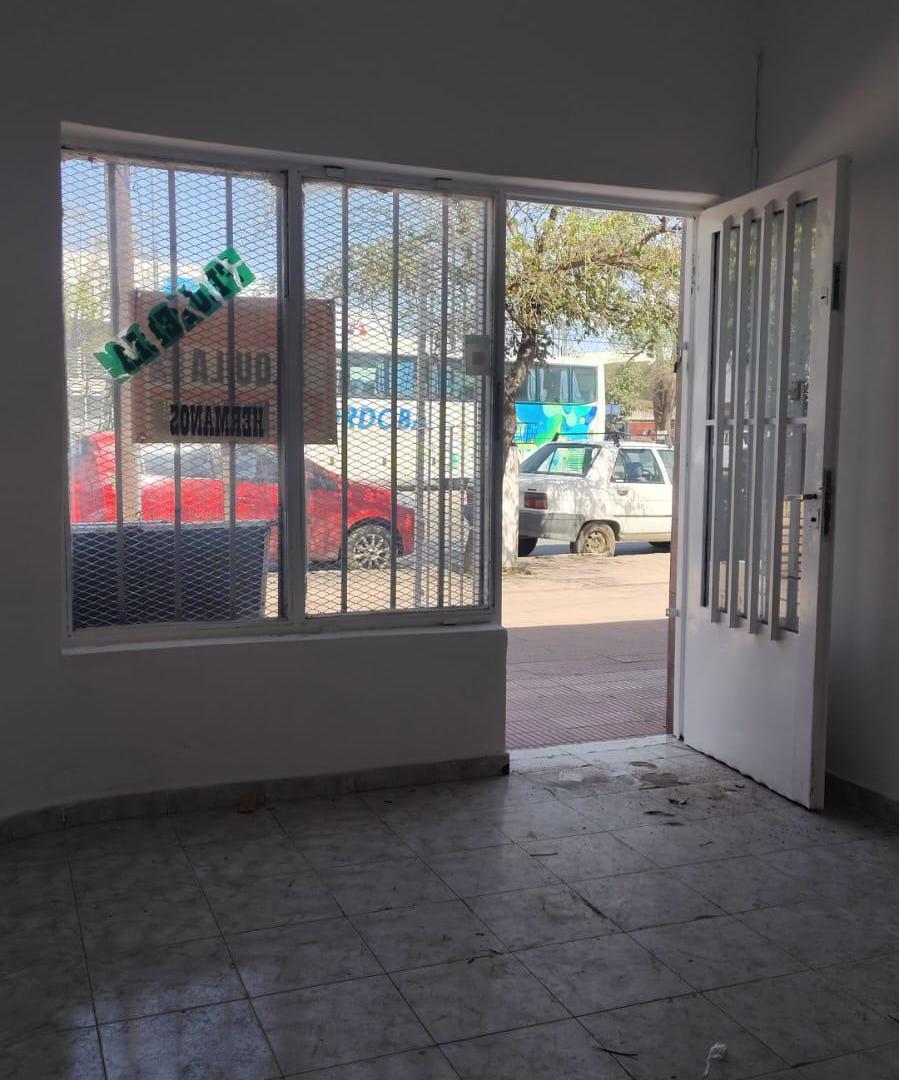 Foto de ALQUILO LOCAL COMERCIAL BARRIO EMPALME, imagen 2