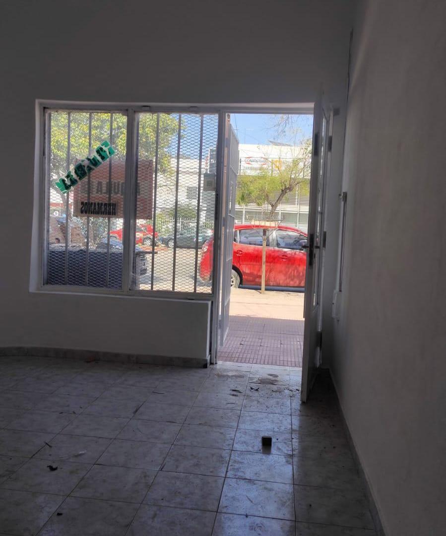 Foto de ALQUILO LOCAL COMERCIAL BARRIO EMPALME, imagen 1