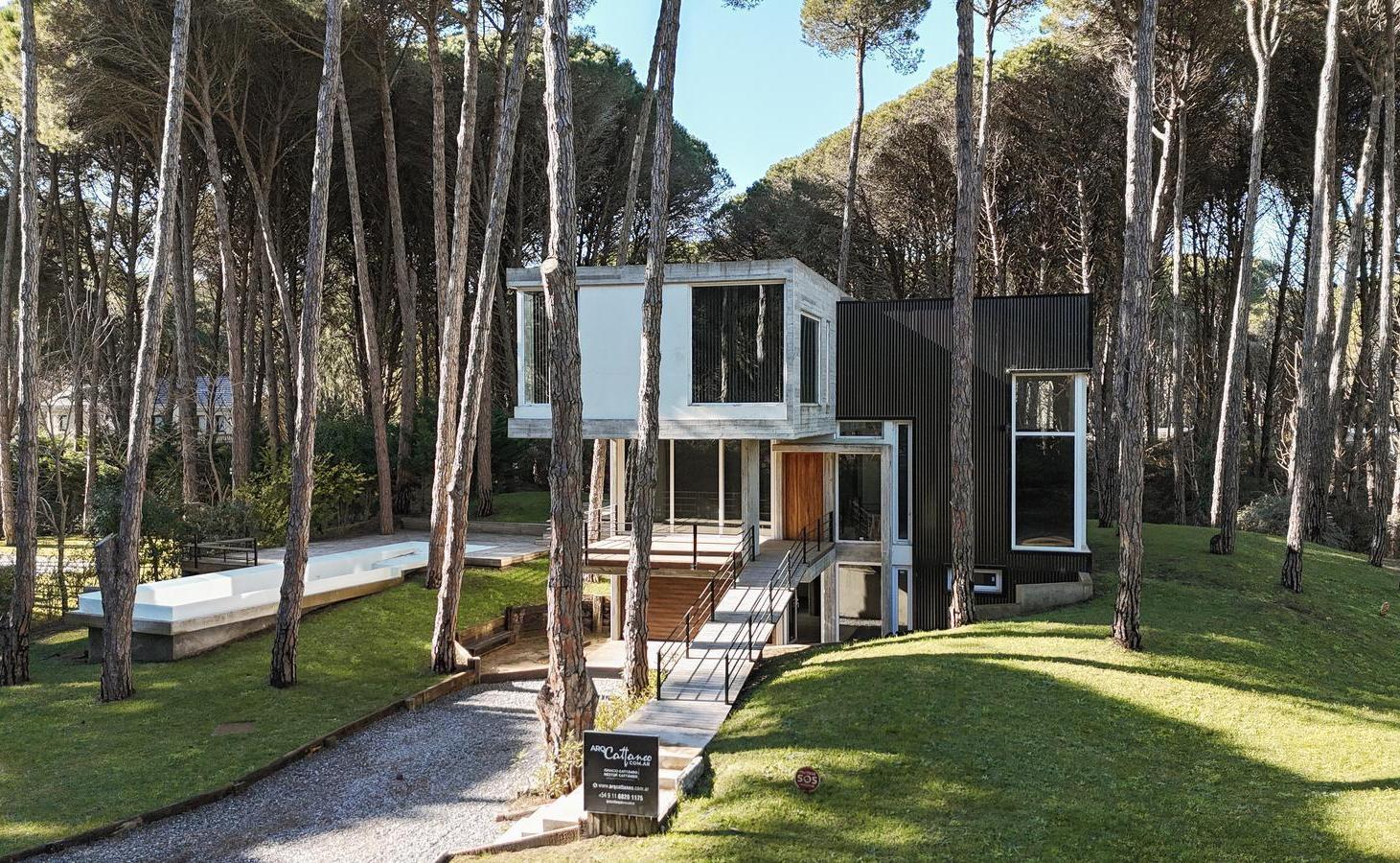 Casa en venta en Carilo barrio Constancia