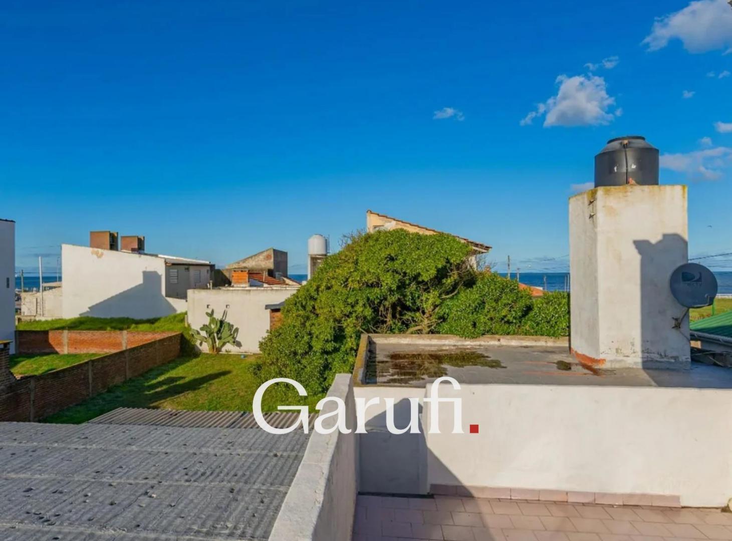 Foto de Casa en Venta en Santa Clara del Mar con vista al mar, imagen 2