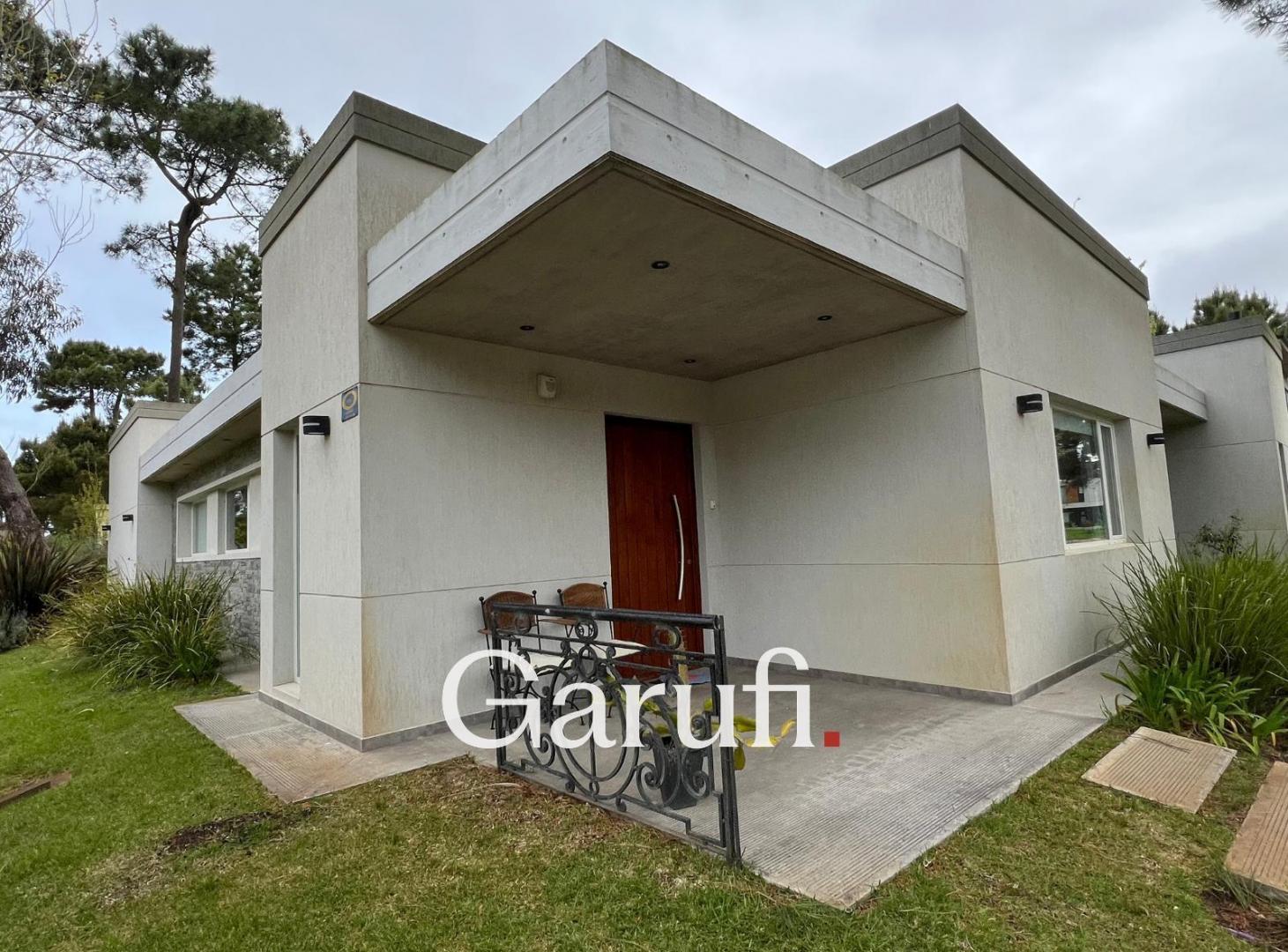 Foto de Casa en Venta en Pinamar barrio Alamos 2 con permuta, imagen 1