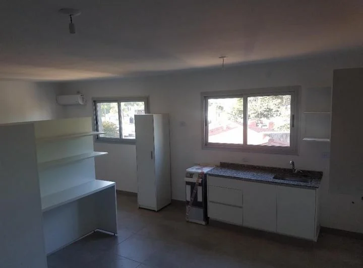 EXCELENTE DPTO EN ARGUELLO HOUSING!! 1