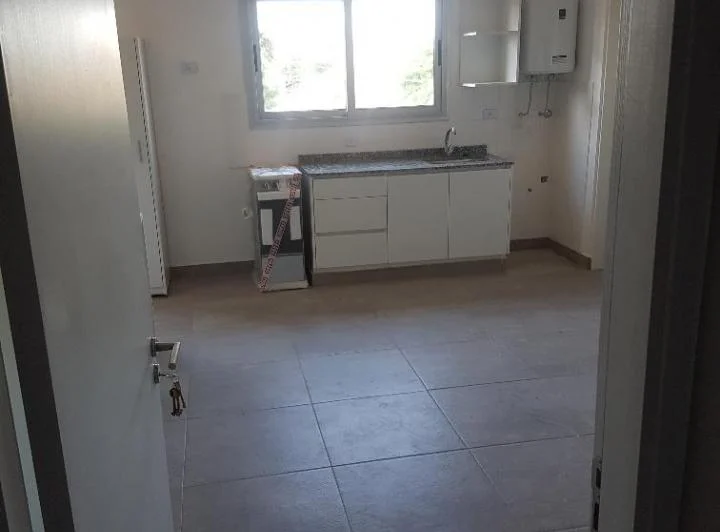 EXCELENTE DPTO EN ARGUELLO HOUSING!! 3