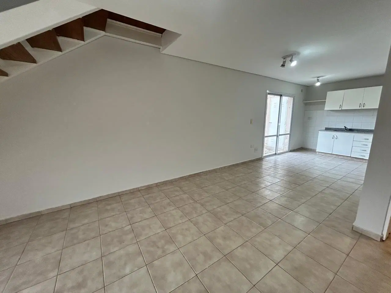 Duplex Alquiler Dos Habitaciones Centro Plottier 4