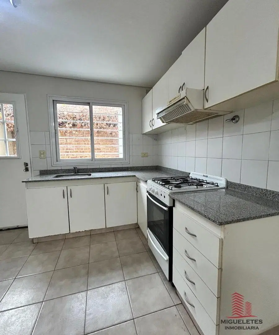 Duplex 2 habitaciones excelente ubicacion PLOTTIER 5