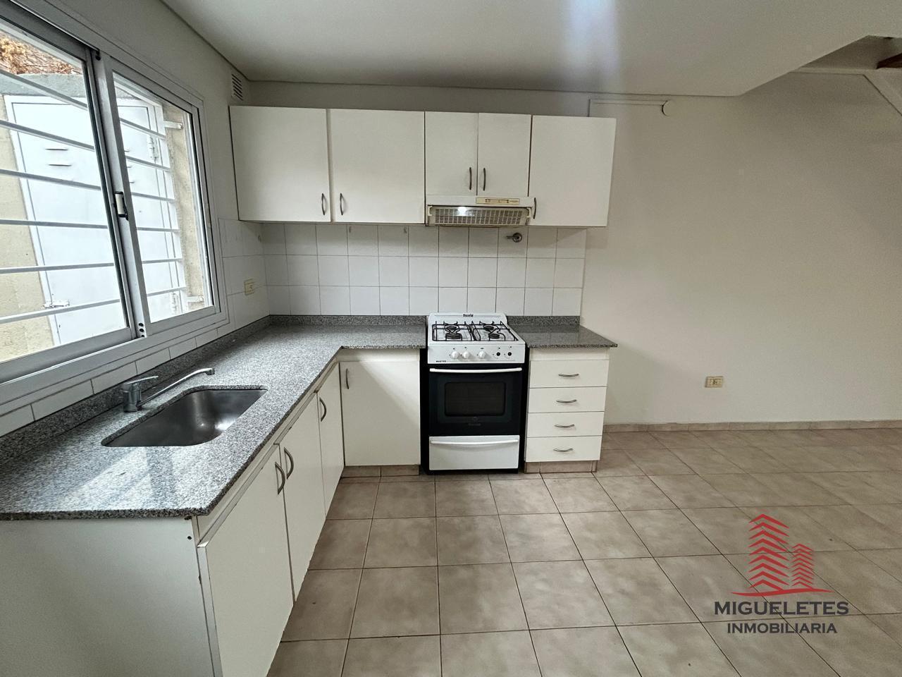 Duplex 2 habitaciones excelente ubicacion PLOTTIER