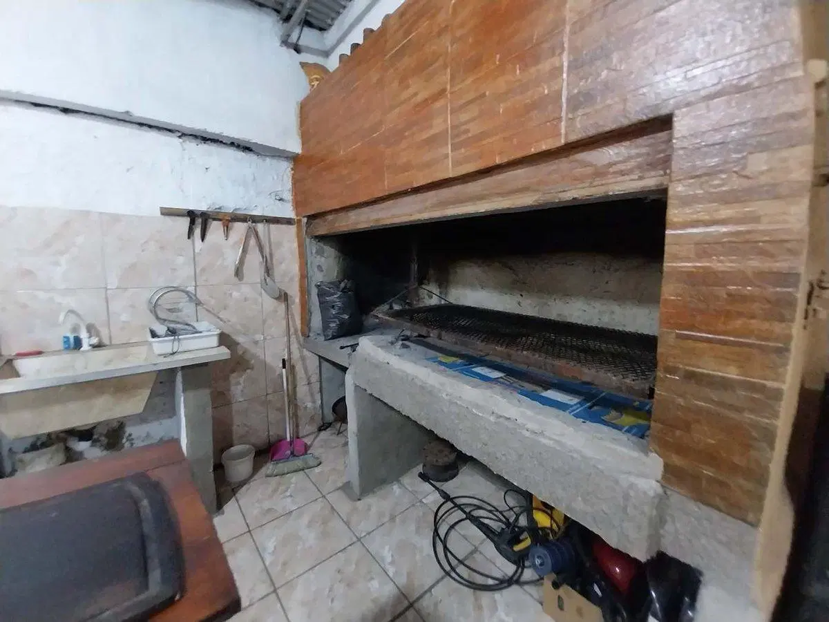 Casa, galpon y local en venta, quincho, Berisso 4