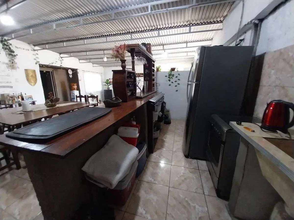 Casa, galpon y local en venta, quincho, Berisso 5