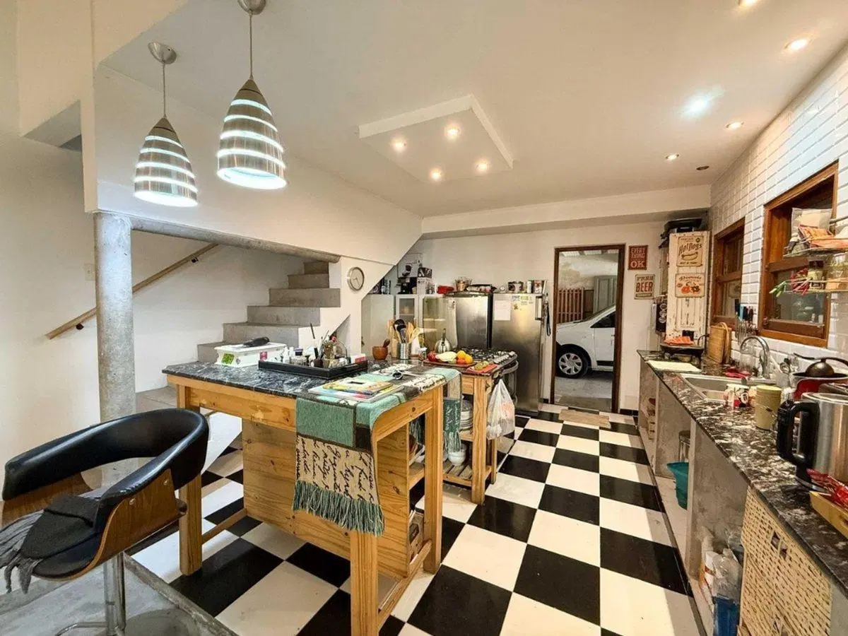 CASA EN VENTA 5 DORMITORIOS CON PARQUE 3