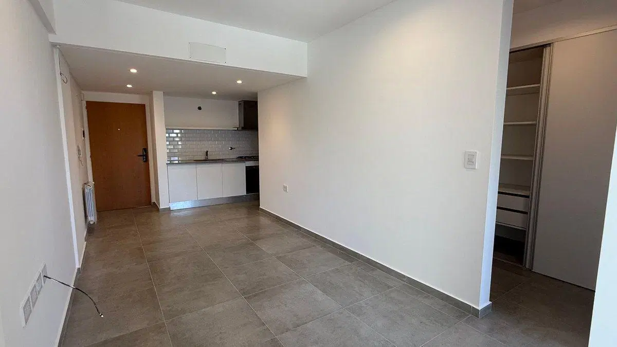 DEPARTAMENTO 2 AMBIENTE EN VENTA LA PLATA  BALCO 5